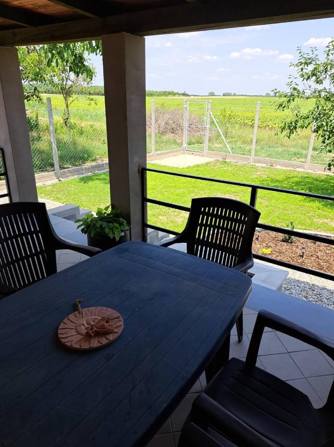 Grapeline Guesthouse Chotin Dış mekan fotoğraf