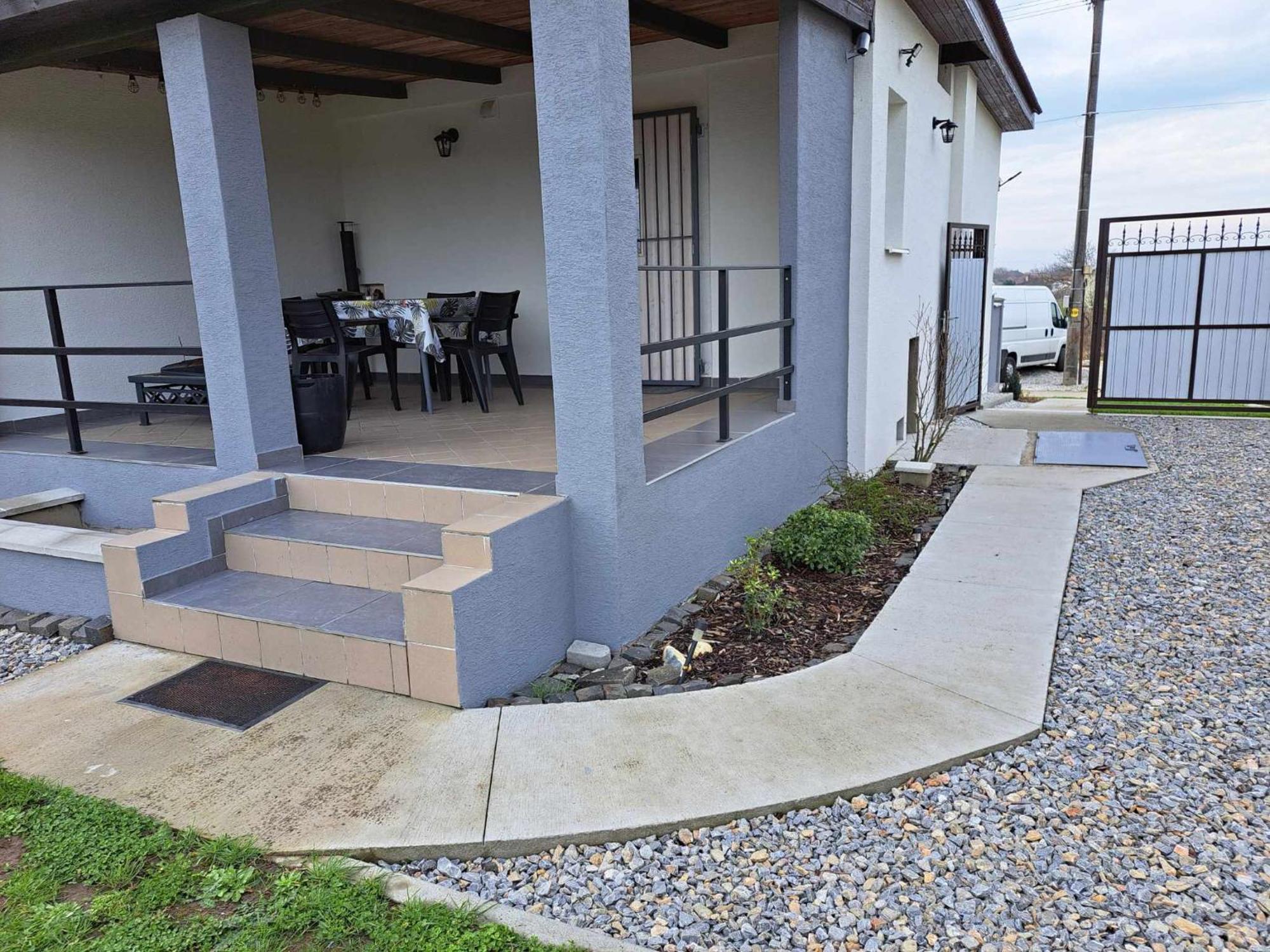 Grapeline Guesthouse Chotin Dış mekan fotoğraf